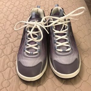 Women’s bowling shoes